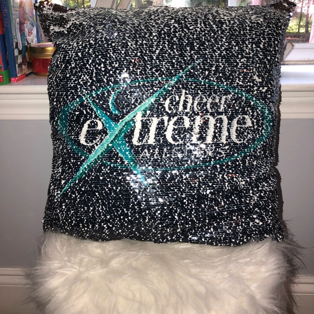 Cheer extreme sequined pillow !